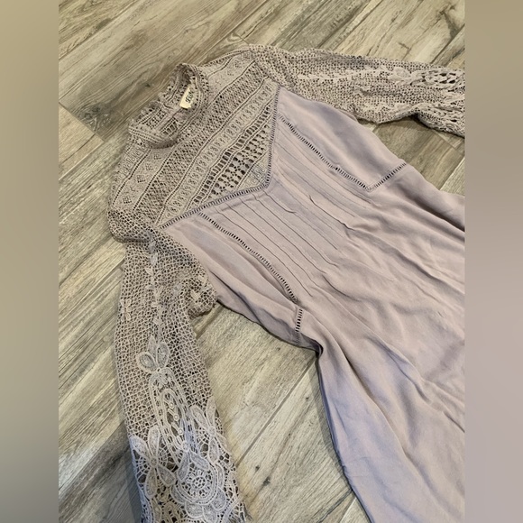 Listicle Light Gray/Crochet Button Back Long Boho Tunic Women’s Size Medium ae - Picture 2 of 6